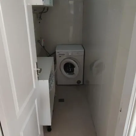 Terraza Del Sol Con Piscina En Apartamento