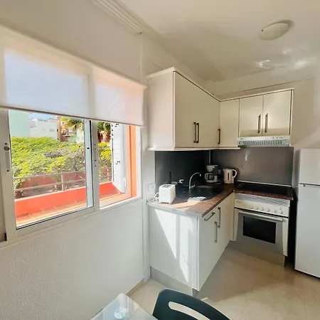 Terraza Del Sol Con Piscina En *